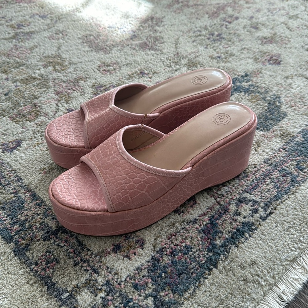 urban outfitters pink heels